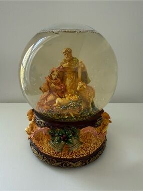 Vintage Nativity Musical Snow Globe Silent Night Christmas Water Globe ROC